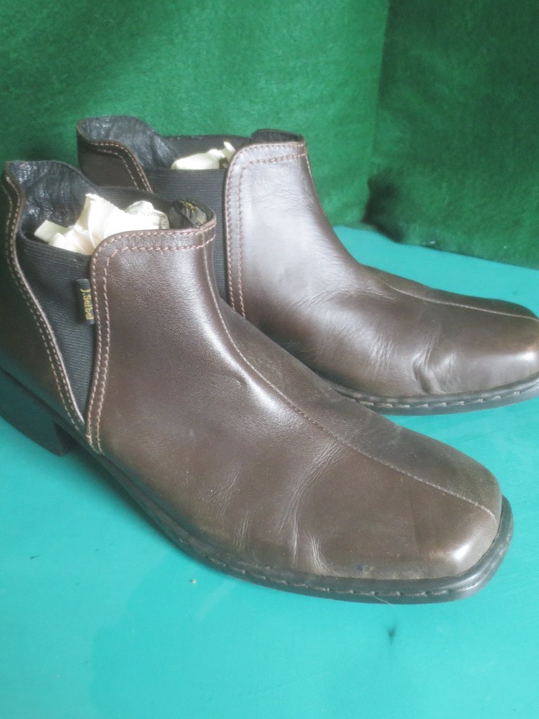 Josef Seibel Ladies Soft Leather Ankle Boots - Size 39 (8.5 Us).